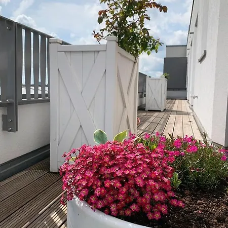 아파트 Luxurious Penthouse -breathtaking Rooftop Terrace 뒤셀도르프