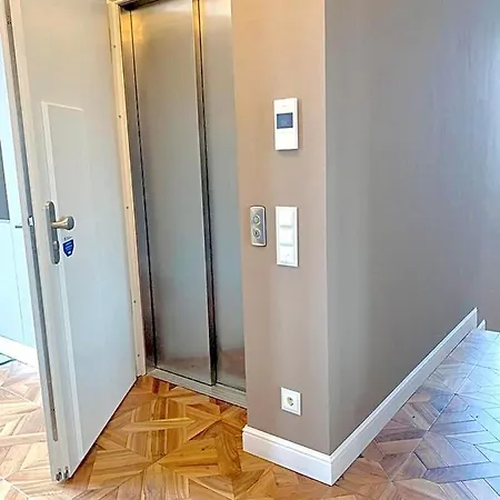 Luxurious Penthouse -breathtaking Rooftop Terrace 아파트 *