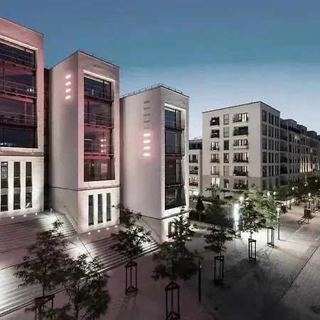 아파트 Luxurious Penthouse -breathtaking Rooftop Terrace 뒤셀도르프